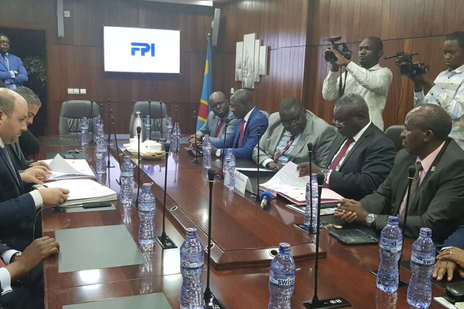 signature de protocoles d'accords entre le fpi et hassan hallam pour études construction de centrale photovoltaïque à mbuji mayi et un projet de construction du port de ndomba
