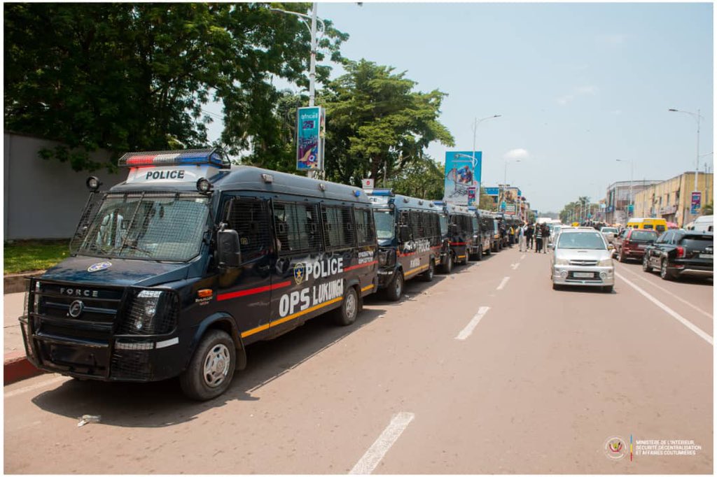 des kulunas en cours d'acheminement vers la prison de luzumu, dans la province du kongo central, février 2025