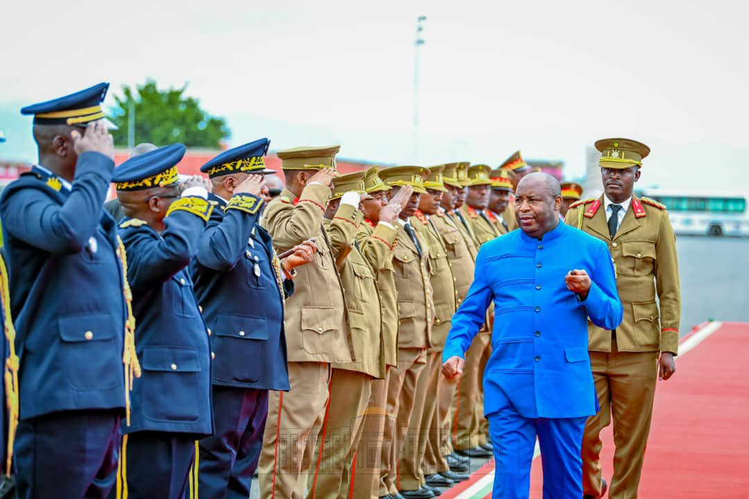 le président de la république evariste ndayishimiye est retourné à bujumbura après avoir participé au mini sommet de luanda 25 11 2022